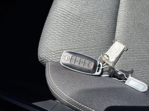 Used 2025 Nissan Rogue SV FWD image 21
