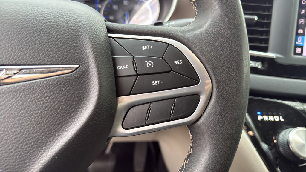 Used 2022 Chrysler Voyager LX FWD image 27