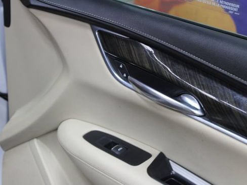 Used 2018 Cadillac XT5 AWD image 11