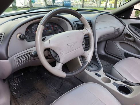 Used 2004 Ford Mustang Convertible image 36