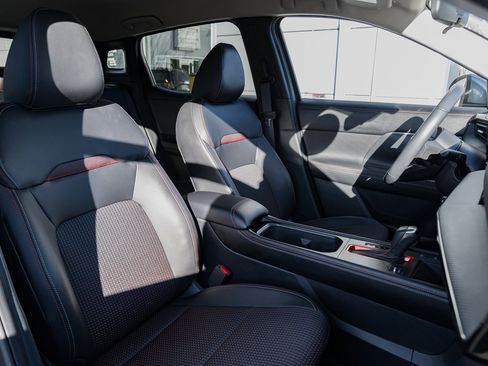 Used 2025 Nissan Kicks SR image 24