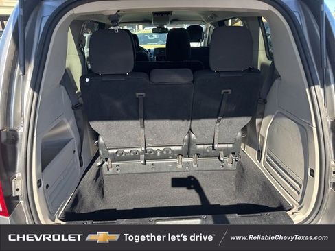 Used 2018 Dodge Grand Caravan SE w/ UConnect Hands-Free Group image 9