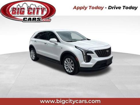 Used 2019 Cadillac XT4 Luxury w/ Cold Weather Package FWD image 1