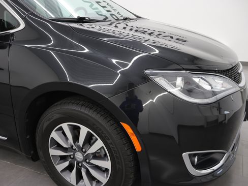 Used 2020 Chrysler Pacifica Touring-L Plus FWD image 23