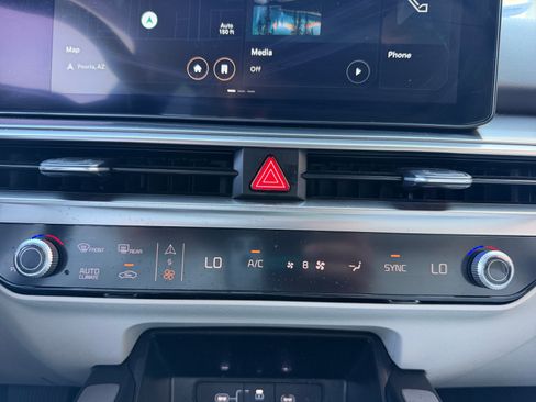 Used 2024 Kia Sorento S w/ Panoramic Sunroof Package FWD image 11