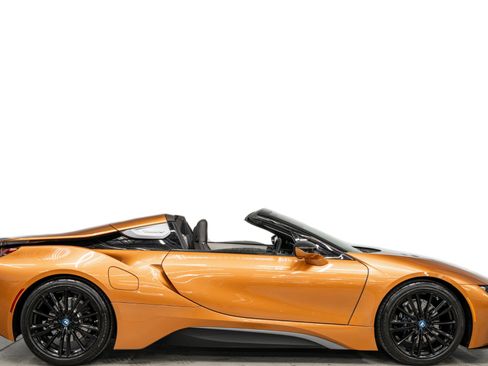 Used 2019 BMW i8 Roadster AWD/4WD image 2