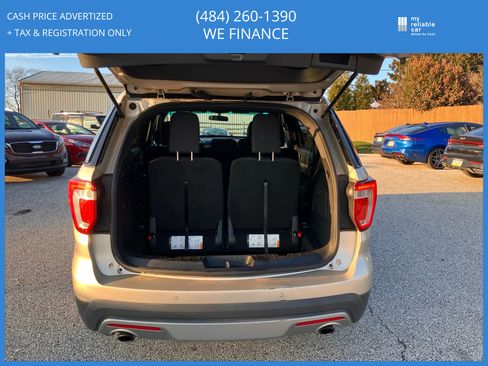 Used 2017 Ford Explorer XLT image 13