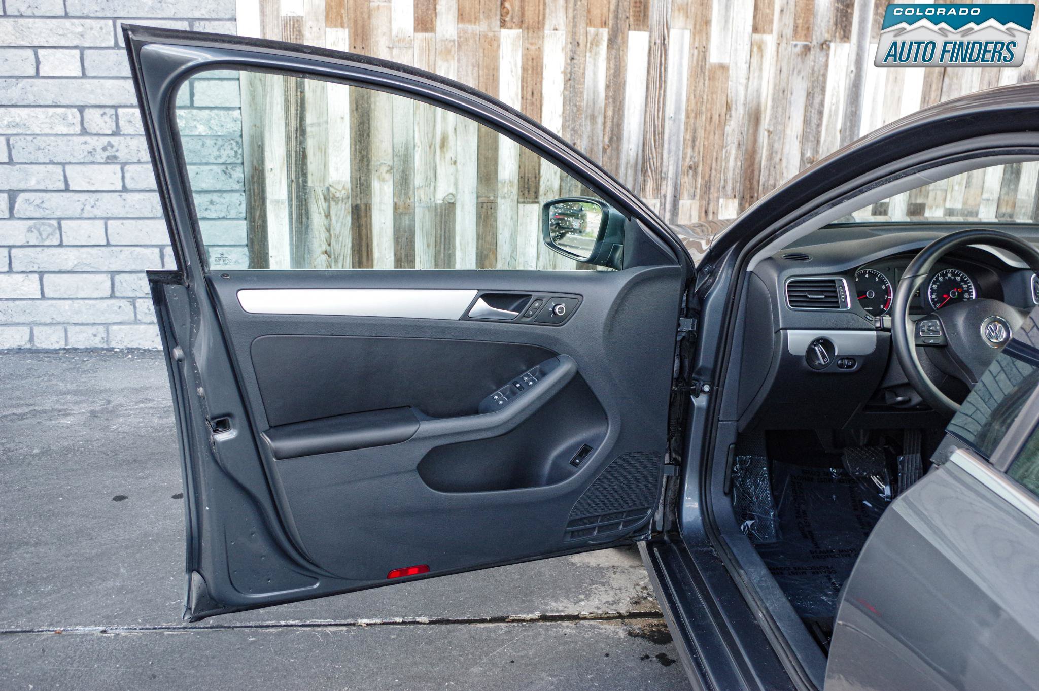 Used 2013 Volkswagen Jetta SE FWD image 10