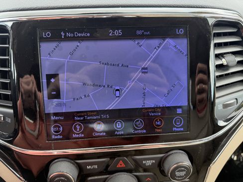 Used 2019 Jeep Grand Cherokee Limited w/ Trailer Tow Group IV image 23