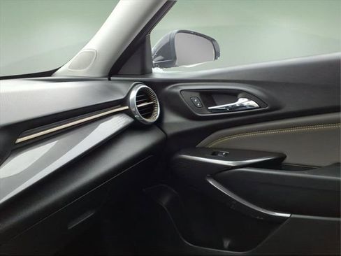 Used 2025 Chevrolet Trax ACTIV w/ Sunroof Package image 21