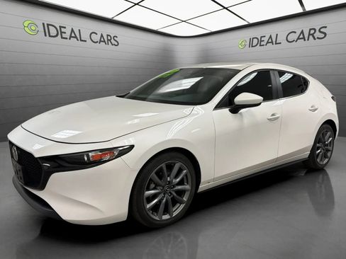 Used 2021 MAZDA MAZDA3 s FWD image 1
