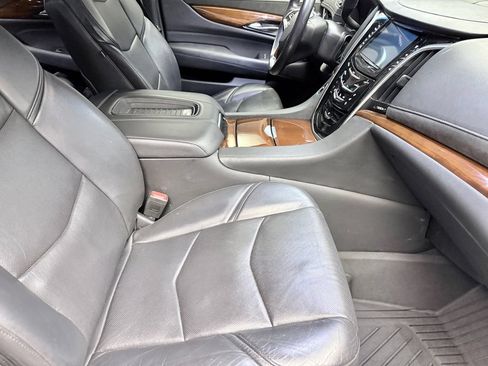 Used 2019 Cadillac Escalade Premium Luxury AWD/4WD image 10