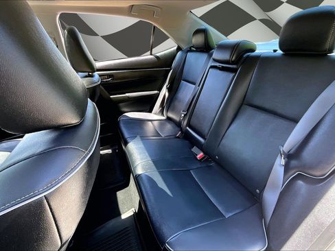 Used 2018 Toyota Corolla XLE FWD image 25
