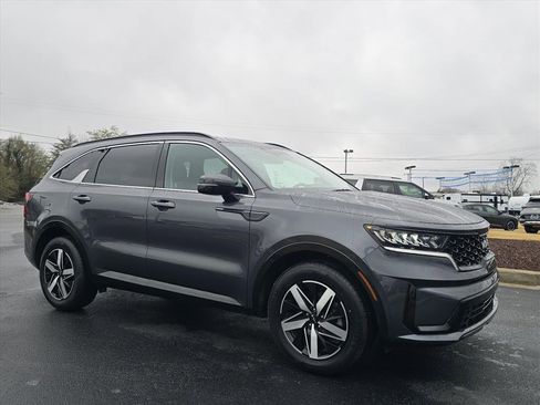 Certified 2022 Kia Sorento S image 1