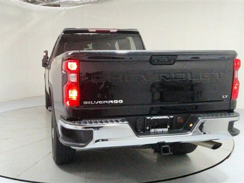 Used 2024 Chevrolet Silverado 2500 LT w/ Convenience Package image 4