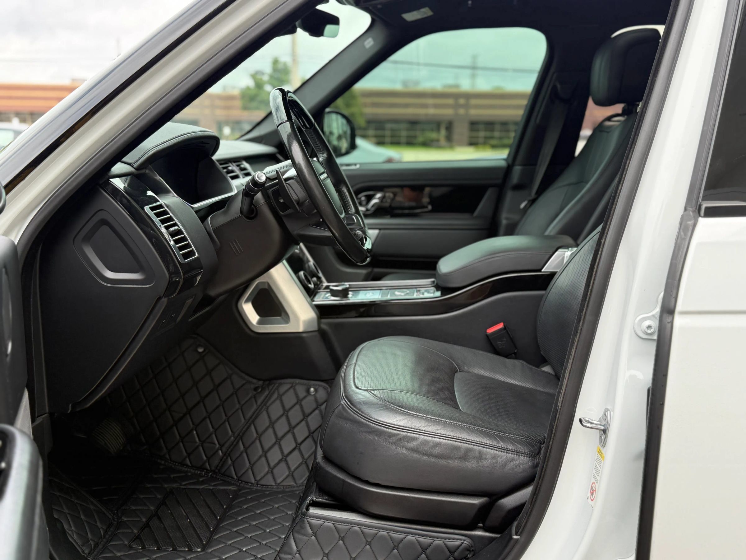 Used 2018 Land Rover Range Rover HSE AWD/4WD image 12