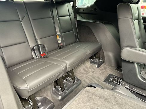 Used 2025 Cadillac Escalade Luxury w/ LPO, Floor Liner Package AWD/4WD image 30