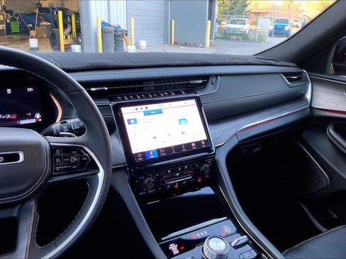 Certified 2023 Jeep Grand Cherokee Overland image 6