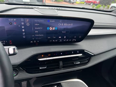 Certified 2025 Buick Enclave Preferred AWD/4WD image 17