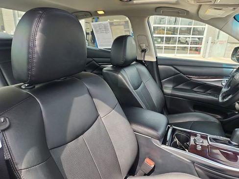 Used 2015 INFINITI Q70 3.7 image 32