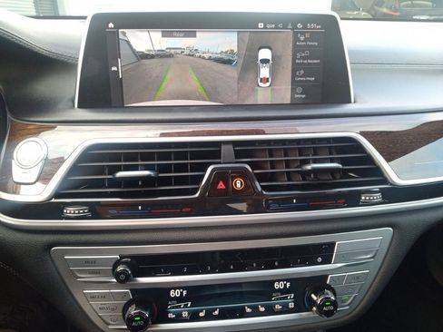 Used 2022 BMW 750i xDrive w/ Autobahn Package image 18