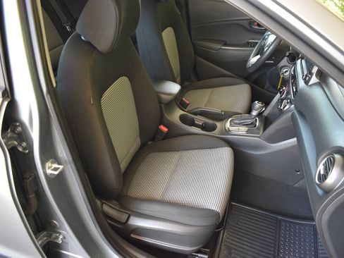 Used 2021 Hyundai Kona SE FWD image 17