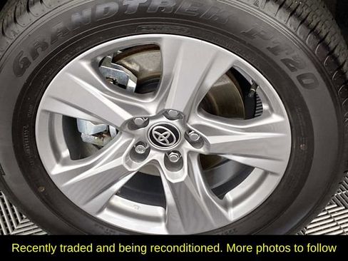 Used 2025 Toyota RAV4 LE AWD/4WD image 25