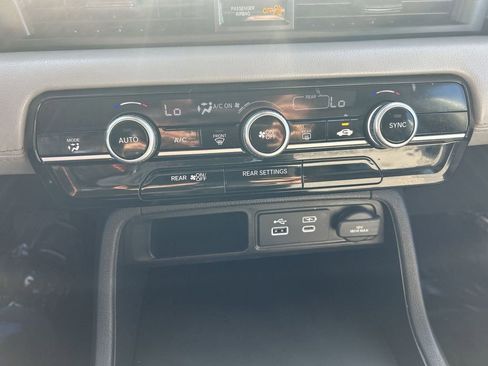 Used 2023 Honda Pilot LX image 18