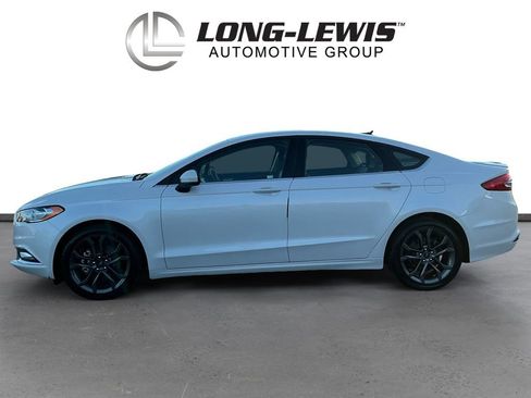 Used 2018 Ford Fusion SE w/ Equipment Group 201A image 2
