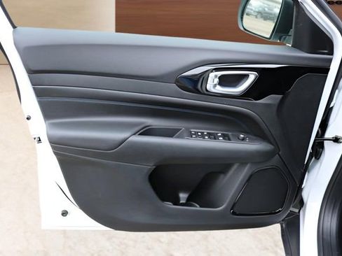 New 2026 Jeep Compass Latitude image 10