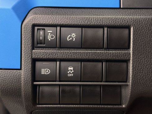 Certified 2025 Toyota Tacoma TRD Off-Road AWD/4WD image 17