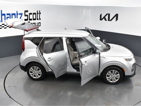 Used 2020 Kia Soul LX FWD image 32