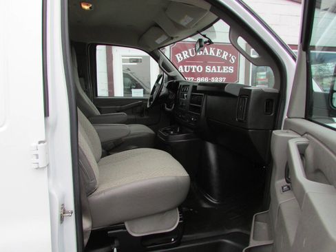 Used 2022 Chevrolet Express 2500 w/ Driver Convenience Package image 7