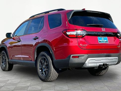 Used 2025 Honda Pilot TrailSport image 5
