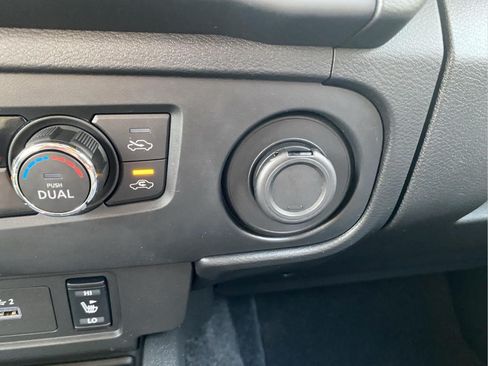 Used 2025 Nissan Frontier SV w/ SV Convenience Package AWD/4WD image 52