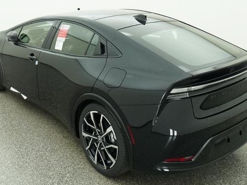New 2026 Toyota Prius Plug-In Hybrid FWD image 5