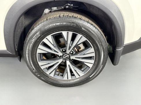 Used 2023 Nissan Rogue SV image 37