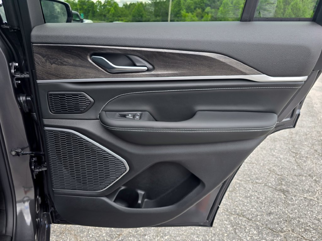 New 2026 Jeep Grand Cherokee Limited AWD/4WD image 38