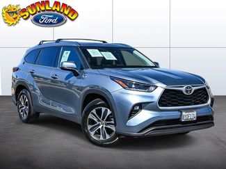 Used 2021 Toyota Highlander XLE image 1
