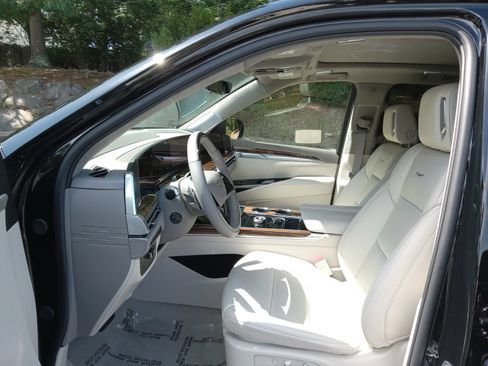 Certified 2026 Cadillac Escalade Platinum Sport AWD/4WD image 11