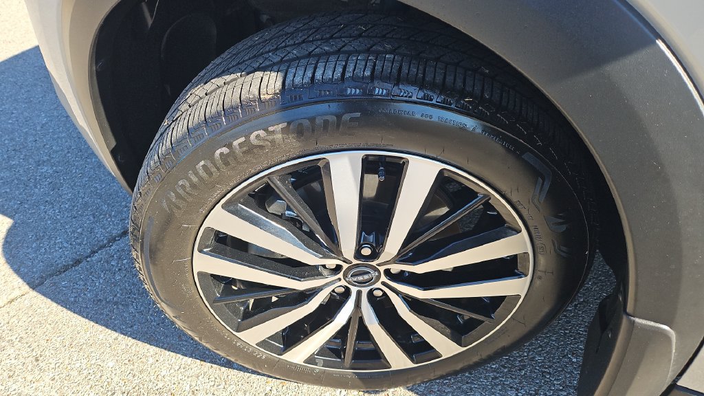 Certified 2025 Nissan Pathfinder Platinum AWD/4WD image 22