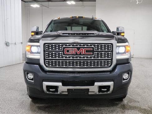 Used 2019 GMC Sierra 2500 Denali image 3