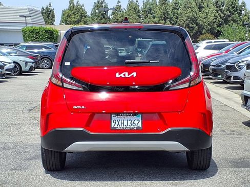 Certified 2025 Kia Soul LX w/ LX Technology Package FWD image 5