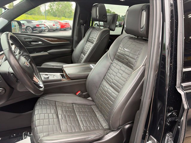 Used 2023 Cadillac Escalade Sport Platinum w/ LPO, ONYX Package AWD/4WD image 7