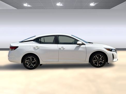 Used 2024 Nissan Sentra SV image 8