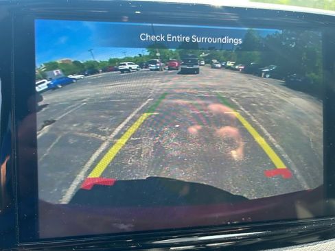 Certified 2025 Chrysler Pacifica Select AWD/4WD image 22