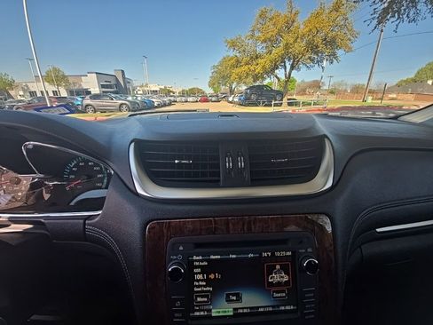 Used 2014 Chevrolet Traverse LT image 20