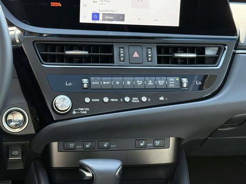 Used 2025 Lexus ES 350 w/ Premium Package FWD image 18