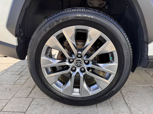 Used 2020 Toyota RAV4 XLE Premium AWD/4WD image 21