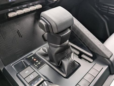 Certified 2025 Toyota Tacoma SR5 AWD/4WD image 12